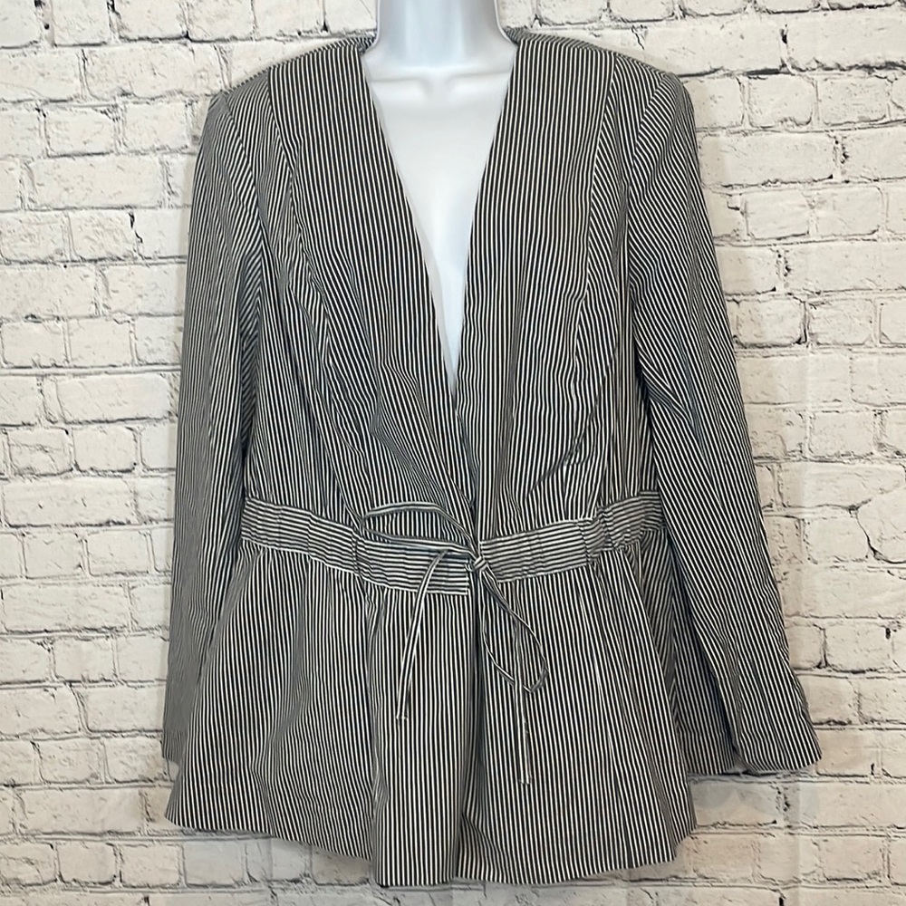 NWT Lane Bryant Grey White Stripe Tie Front Shoulder Pad Jacket Women’s Size 22